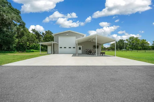 a view of a house with a backyard