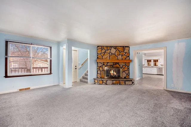 $199,900 | 239 Fern Place, Fox Lake, IL 60020