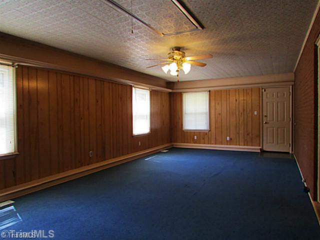 310 Stewart Road Southeast Winston-Salem, NC 27107 - Photo 3 of 16 Den/Family/Great Room.