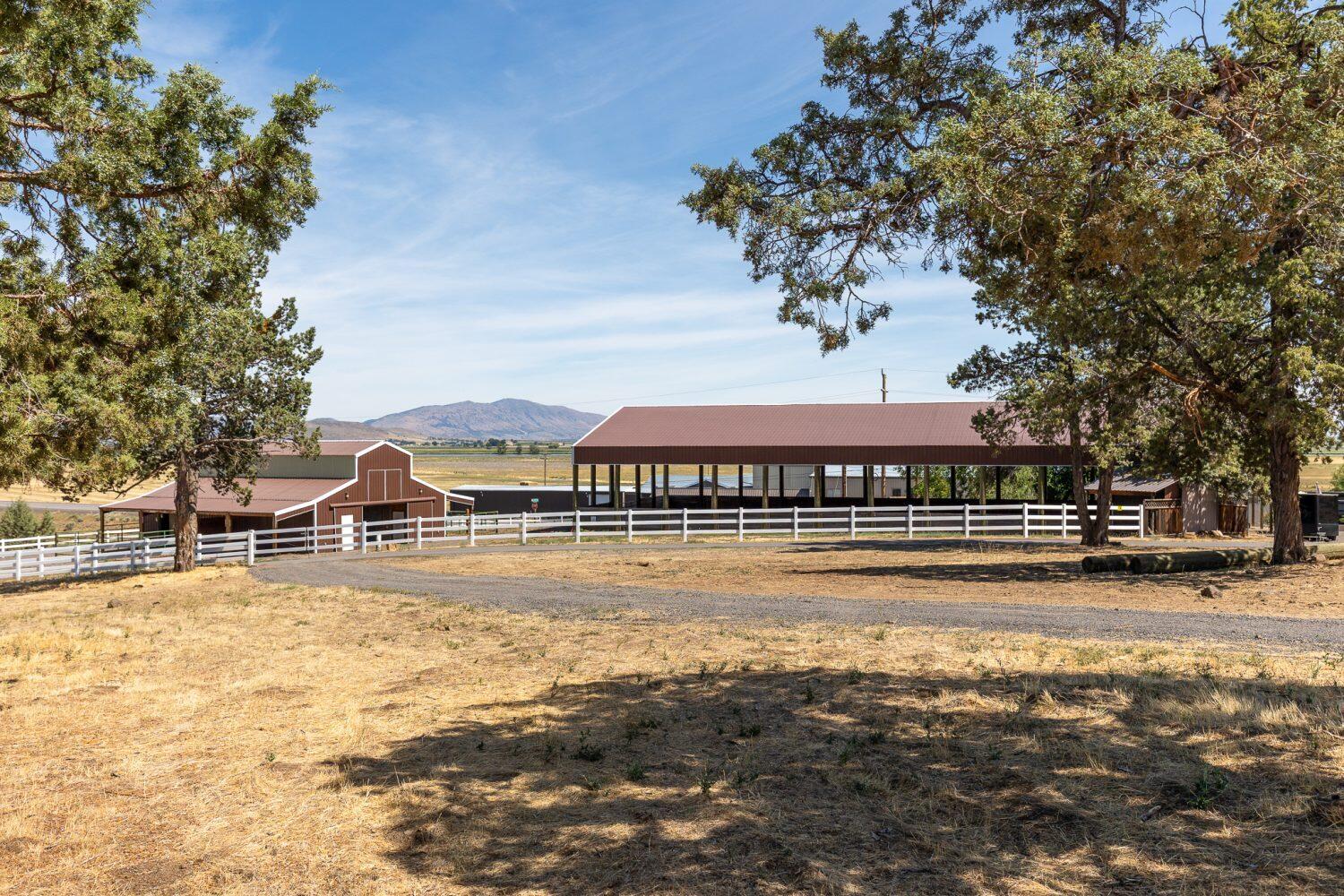 7140 Jake Road Klamath Falls, OR 97601 - Photo 39 of 44 20250809-MLS-132-1500x1000