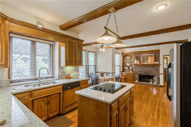 $429,999 | 7640 North Lucerne Court, Kansas City, MO 64151