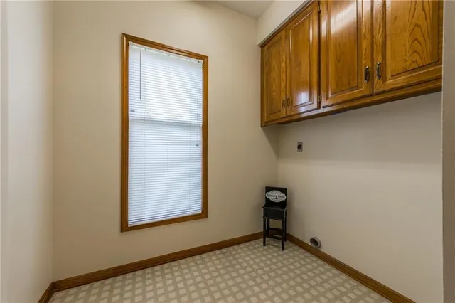 $429,999 | 7640 North Lucerne Court, Kansas City, MO 64151