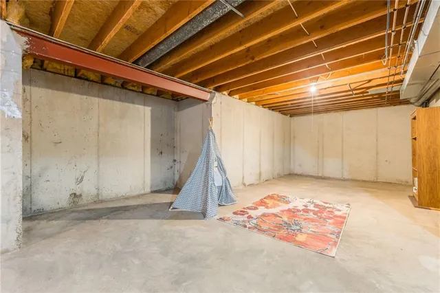 $429,999 | 7640 North Lucerne Court, Kansas City, MO 64151