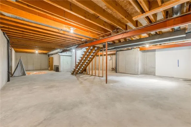 $429,999 | 7640 North Lucerne Court, Kansas City, MO 64151