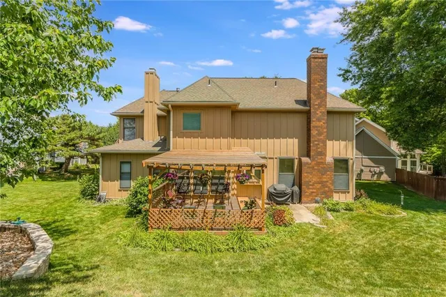 $429,999 | 7640 North Lucerne Court, Kansas City, MO 64151