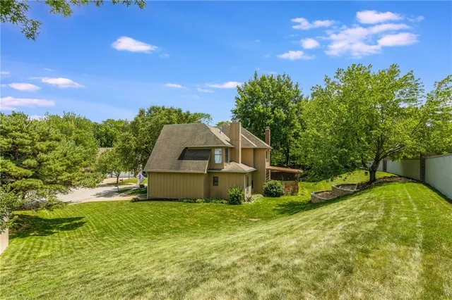 $429,999 | 7640 North Lucerne Court, Kansas City, MO 64151
