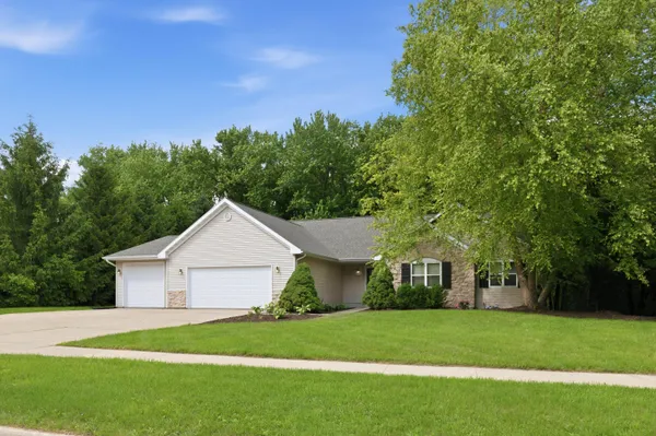 $475,000 | 3130 West Rockport Park Drive, Janesville, WI 53548