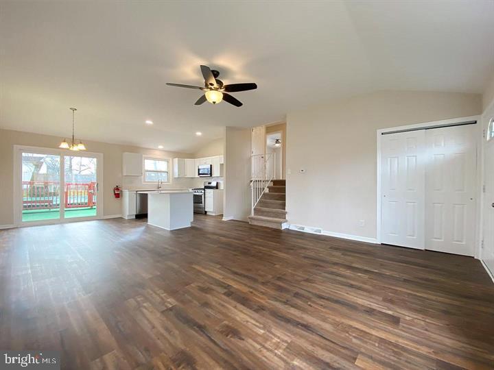 214 Hendrickson Avenue Beverly, NJ 08010 - Photo 3 of 19