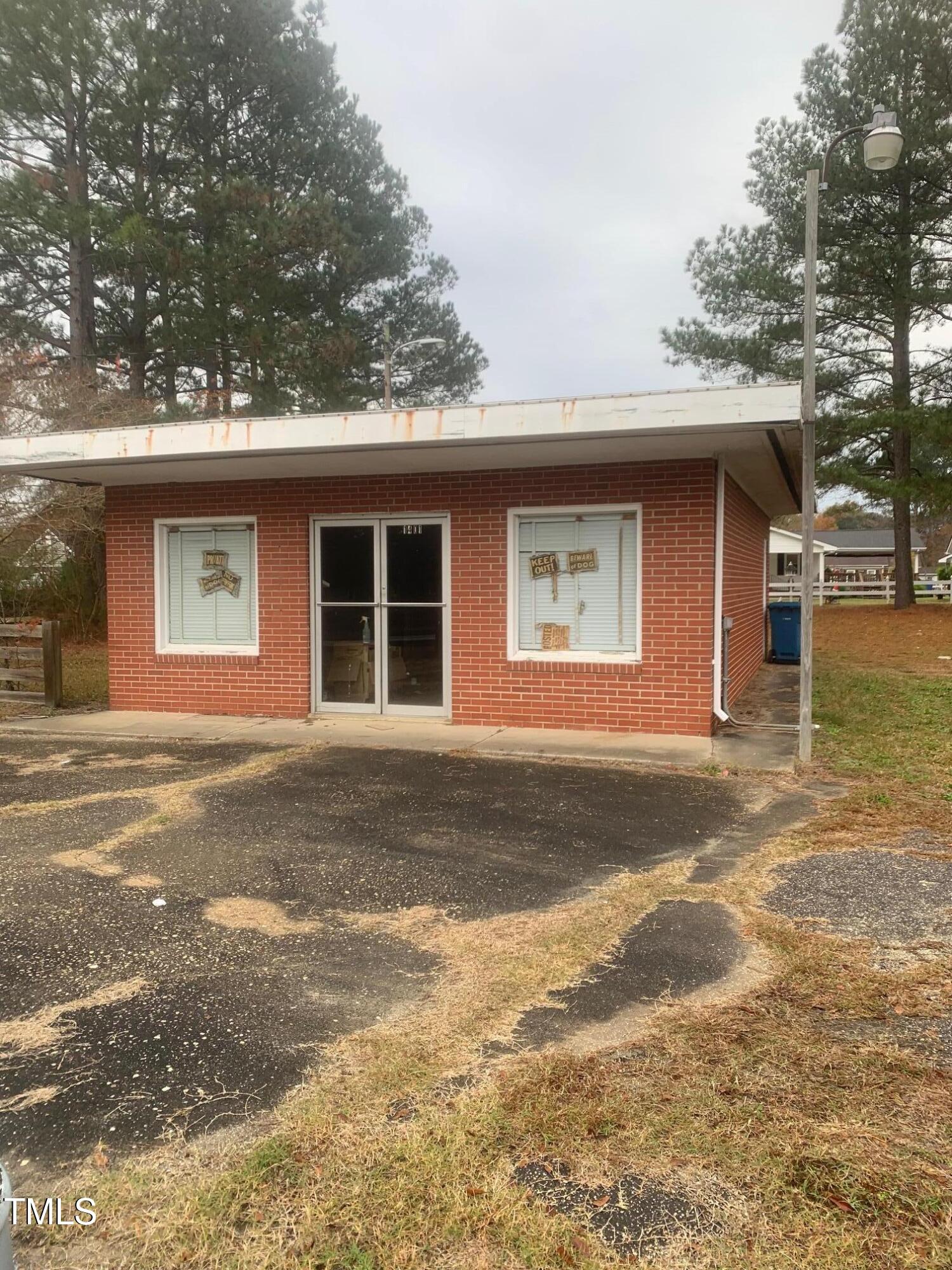 1401 Fairground Road Dunn, NC 28334 - Photo 1 of 5 1