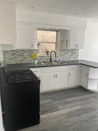 $1,975 | 5530 North Mango Avenue, Unit 2, Chicago, IL 60630