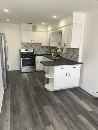 $1,975 | 5530 North Mango Avenue, Unit 2, Chicago, IL 60630