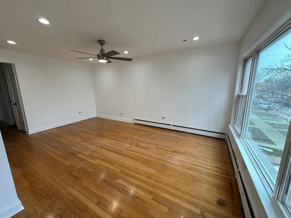 $1,950 | 5530 North Mango Avenue, Unit 2, Chicago, IL 60630