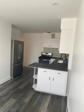 $1,975 | 5530 North Mango Avenue, Unit 2, Chicago, IL 60630