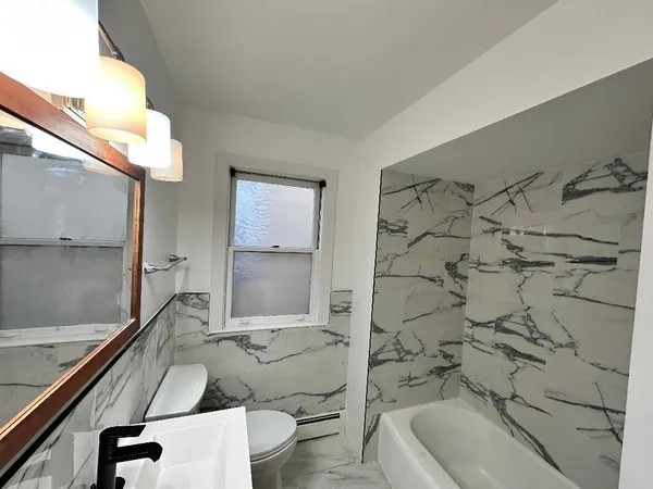 $1,975 | 5530 North Mango Avenue, Unit 2, Chicago, IL 60630