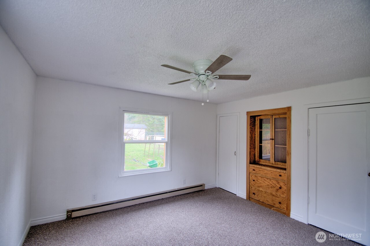 1296 Centralia Alpha Road Chehalis, WA 98532 - Photo 12 of 39 a view of an empty room with a window