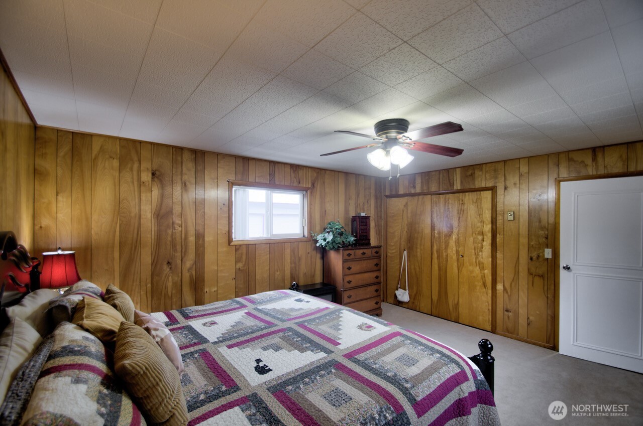 1296 Centralia Alpha Road Chehalis, WA 98532 - Photo 16 of 39 a bed room with a bed and a window