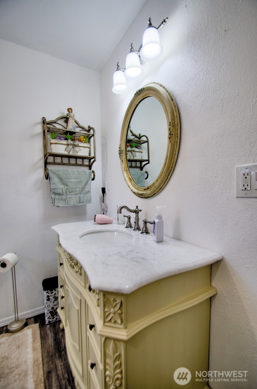 1296 Centralia Alpha Road Chehalis, WA 98532 - Photo 17 of 39 a bathroom with a sink and a mirror
