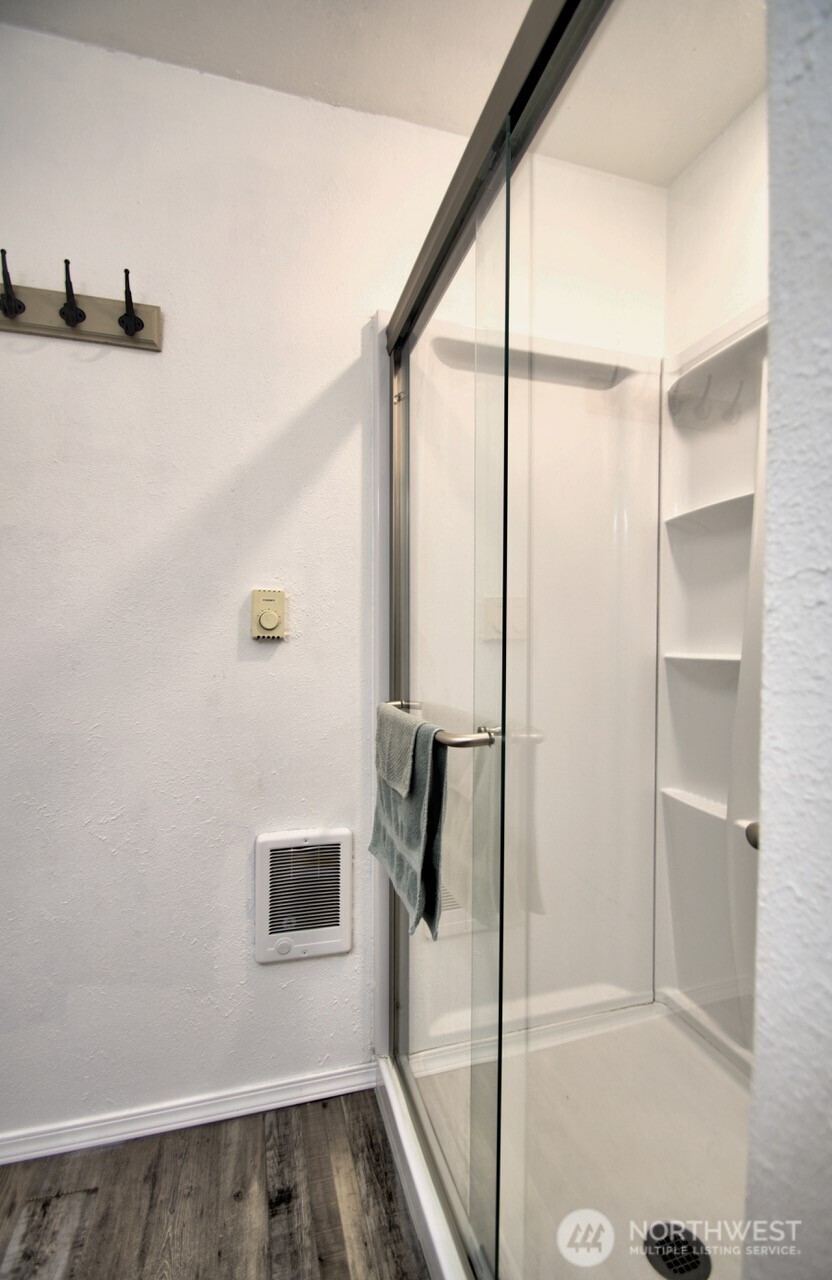 1296 Centralia Alpha Road Chehalis, WA 98532 - Photo 19 of 39 a bathroom with a shower and a glass door