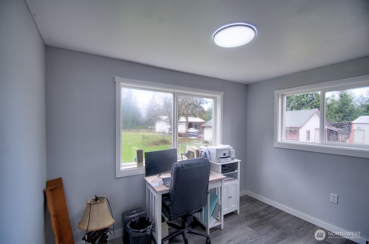 1296 Centralia Alpha Road Chehalis, WA 98532 - Photo 25 of 39 a dining room with furniture and window