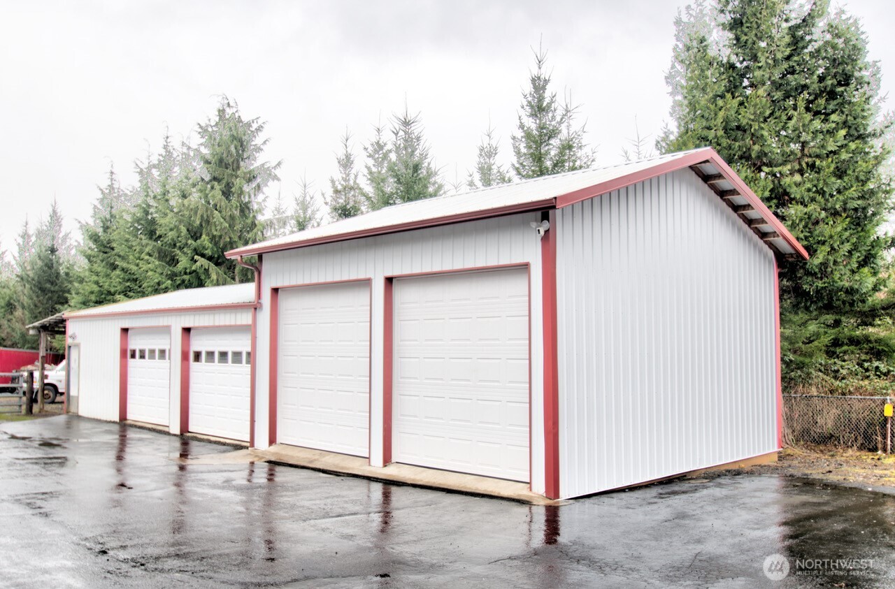1296 Centralia Alpha Road Chehalis, WA 98532 - Photo 3 of 39 a white house with a outdoor space