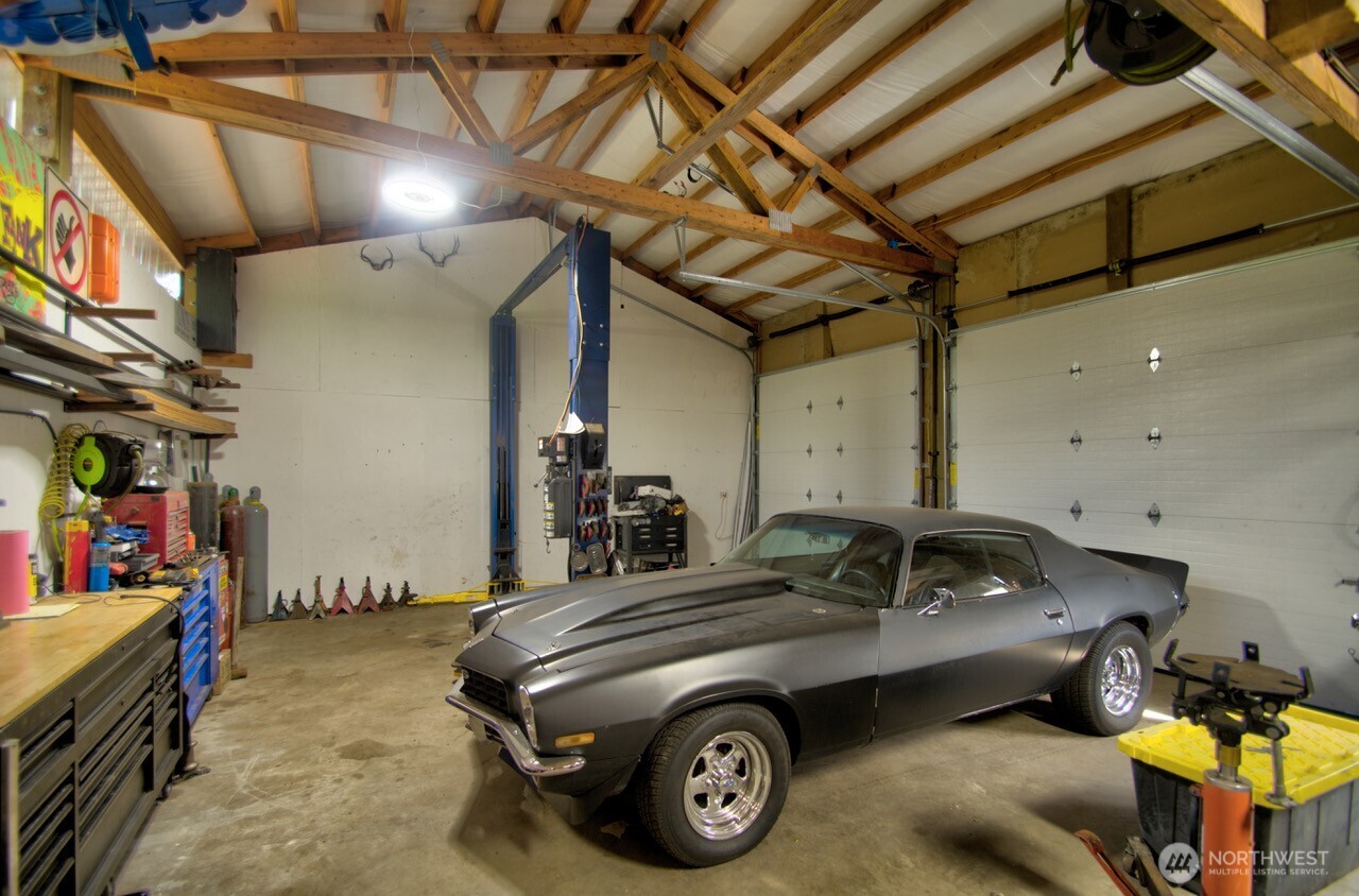 1296 Centralia Alpha Road Chehalis, WA 98532 - Photo 34 of 39 a car parked in a garage