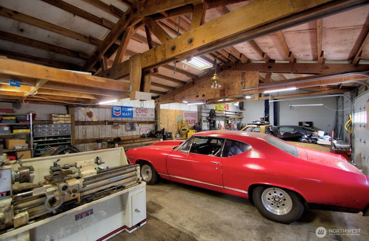1296 Centralia Alpha Road Chehalis, WA 98532 - Photo 37 of 39 a car is parked in a garage