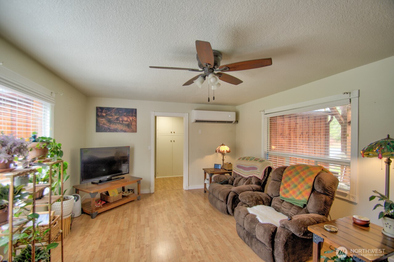 1296 Centralia Alpha Road Chehalis, WA 98532 - Photo 6 of 39 a living room with furniture and a flat screen tv