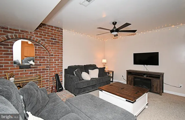 $479,900 | 9 White Oak Road, Fleetwood, PA 19522