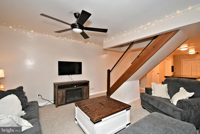 $479,900 | 9 White Oak Road, Fleetwood, PA 19522