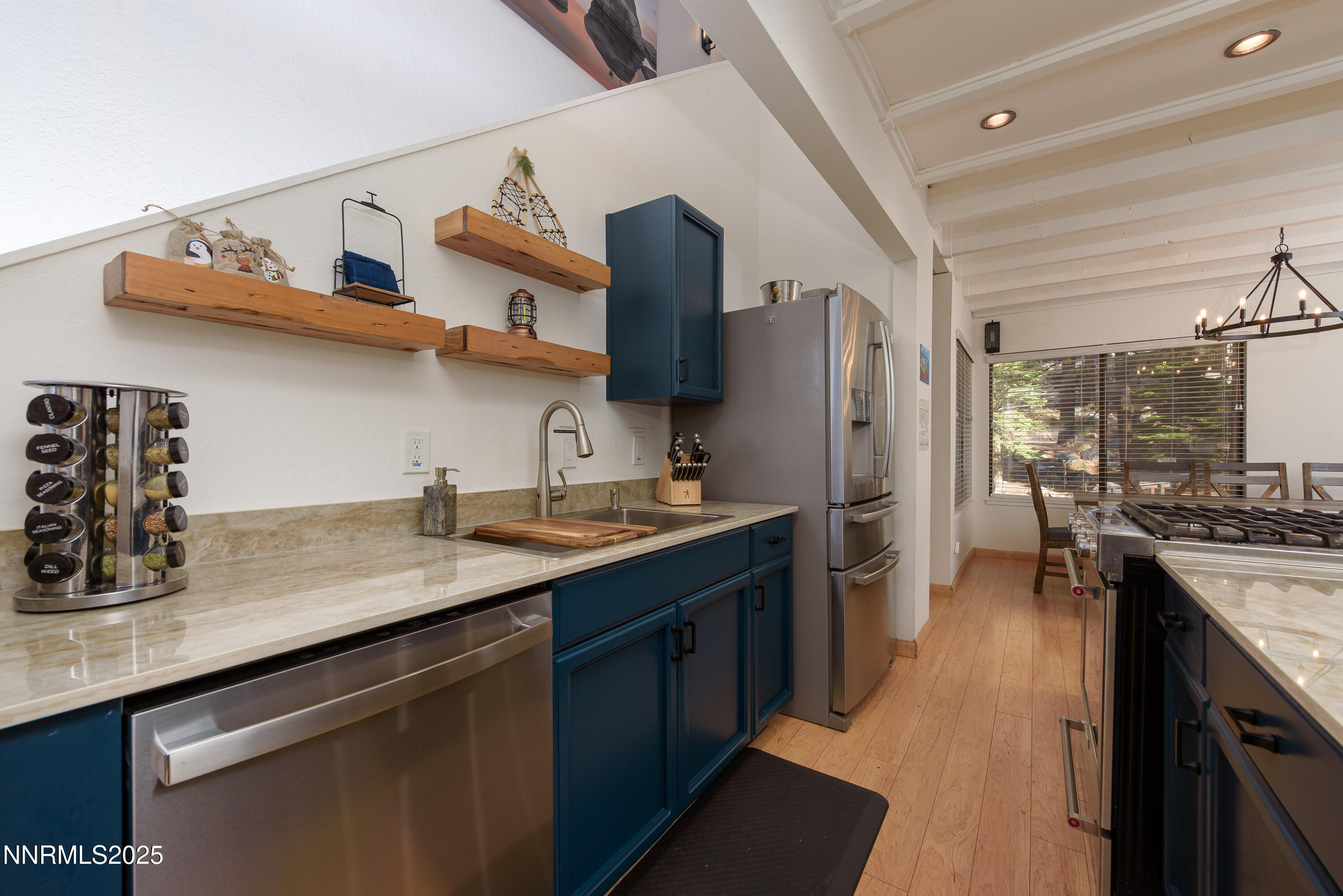 233 Clubhouse Circle Stateline, NV 89449 - Photo 3 of 27 233 Clubhouse Circle-35