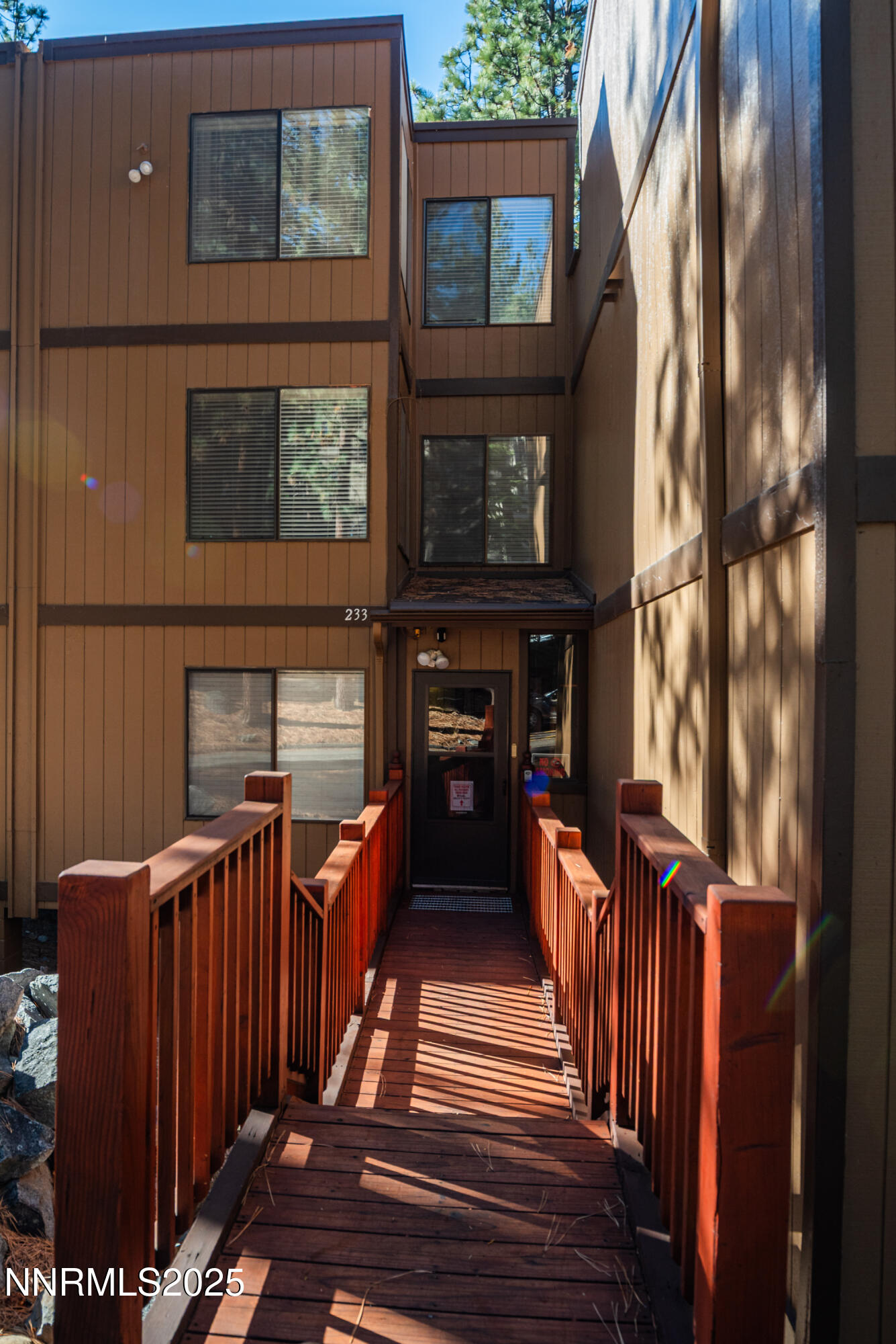 233 Clubhouse Circle Stateline, NV 89449 - Photo 5 of 27 233 Clubhouse Circle-17