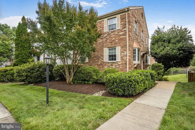 $699,900 | 10419 Courthouse Drive, Fairfax, VA 22030
