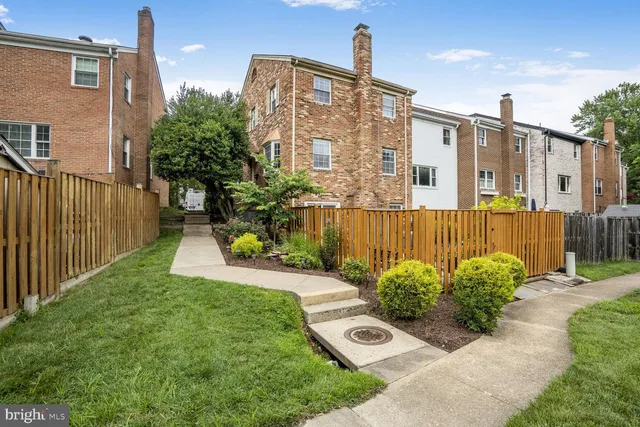 a view of a back yard of the house