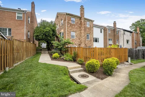 $699,900 | 10419 Courthouse Drive, Fairfax, VA 22030