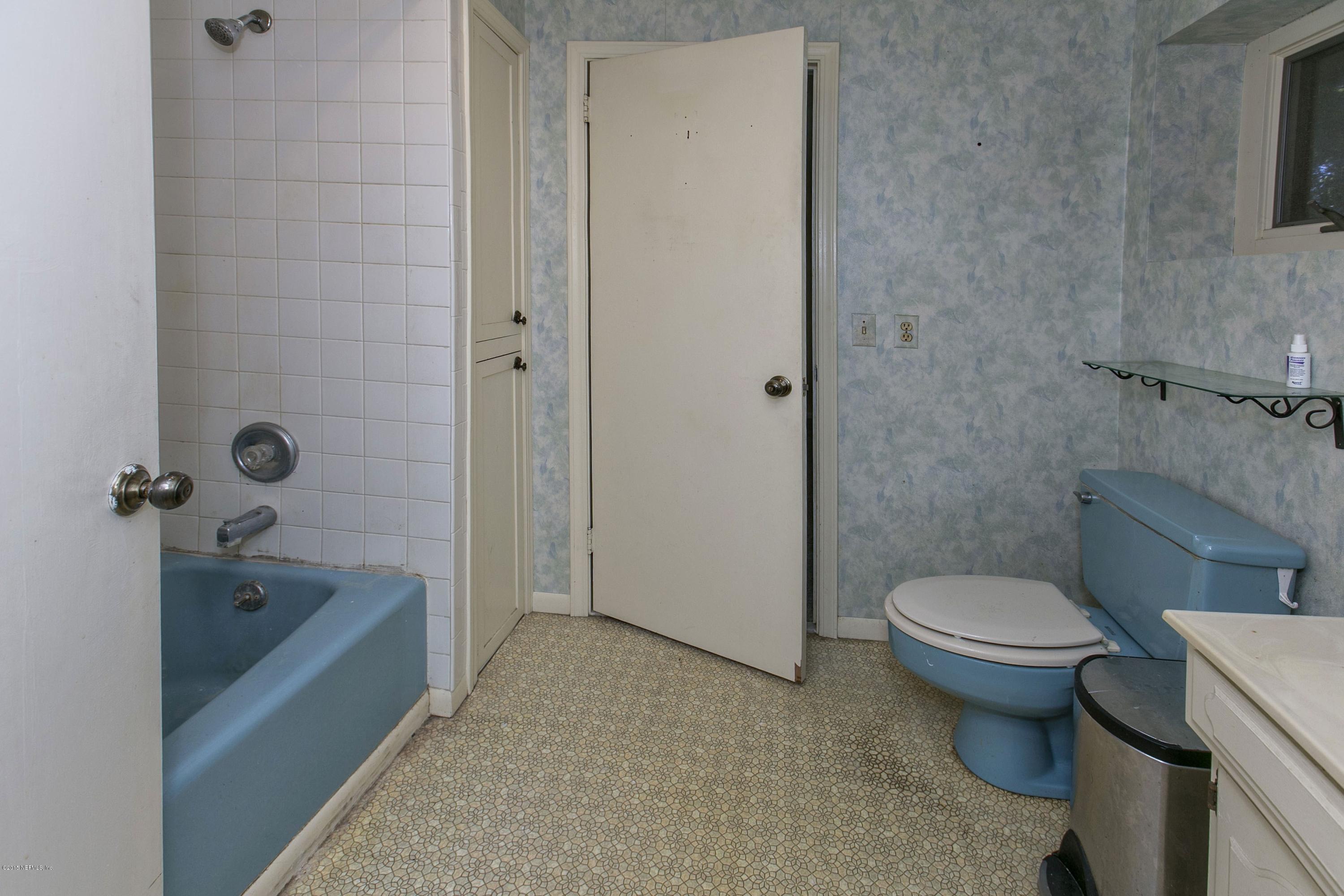 2730 Jewell Road Jacksonville, FL 32216 - Photo 18 of 29 Jack and Jill Bathroom