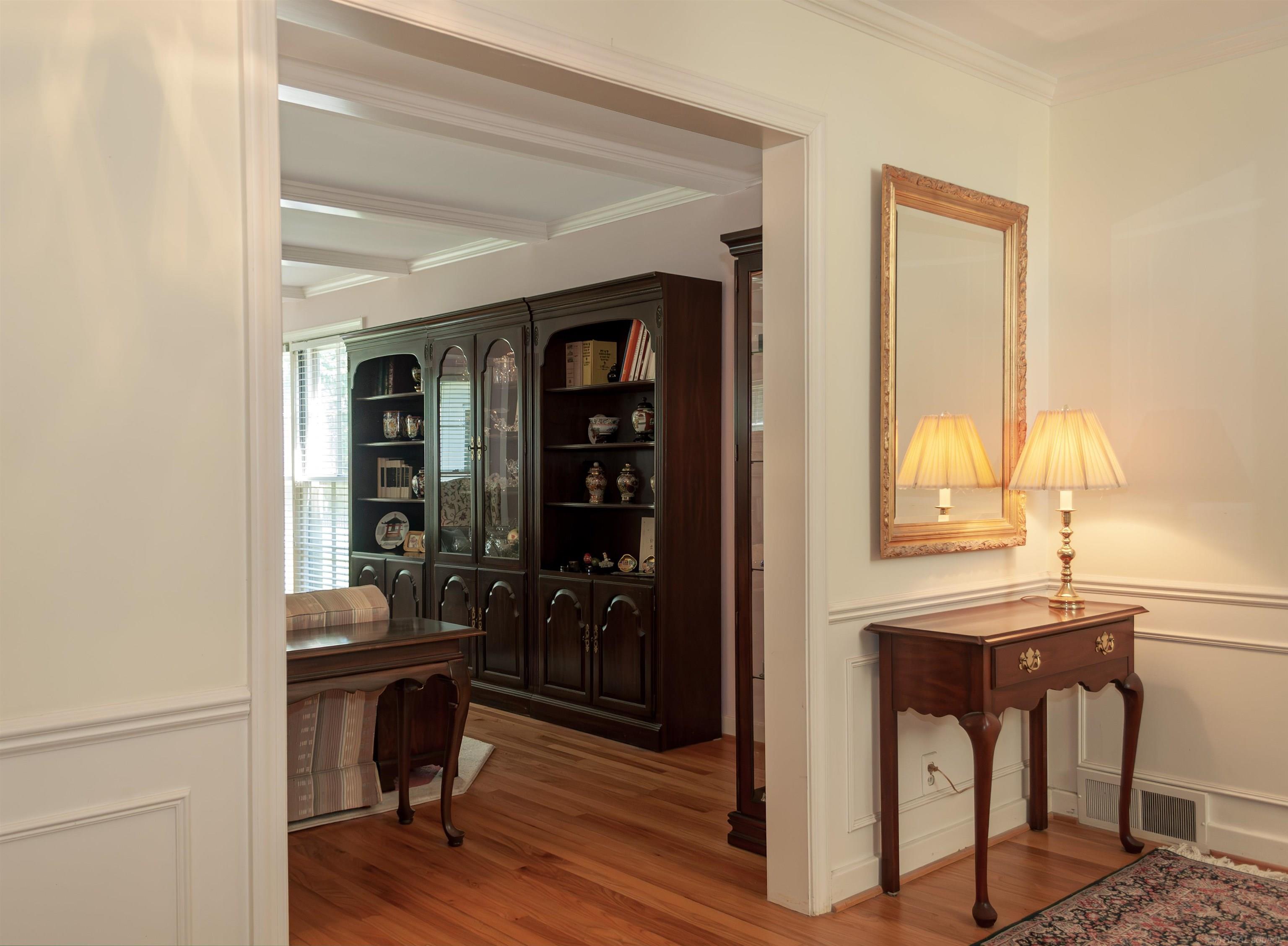 164 Lothrop Road Grosse Pointe, MI 48236 - Photo 7 of 54 50151741-d7e78023-6171-4cc9-9743-66b983736136.JPG