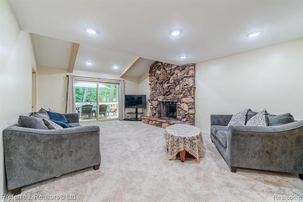 30210 High Valley Road Farmington Hills, MI 48331 - Photo 19 of 40