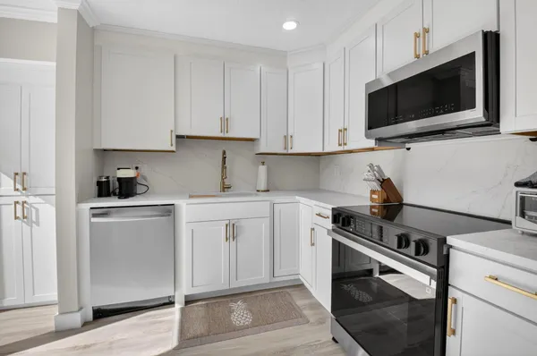 $9,500 | 7455 Glendevon Lane, Unit 206, Delray Beach, FL 33446