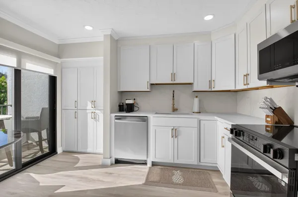 $9,500 | 7455 Glendevon Lane, Unit 206, Delray Beach, FL 33446