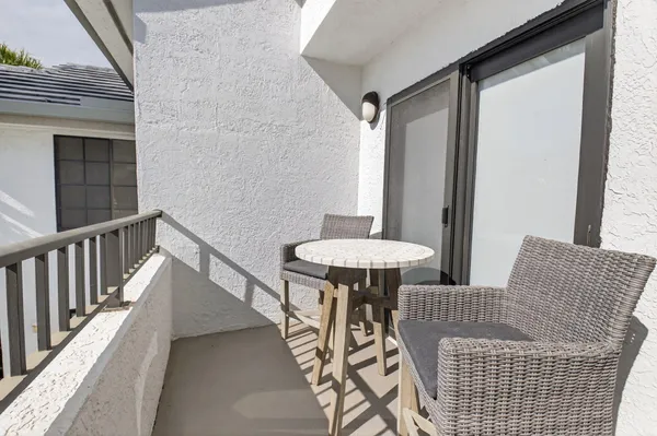 $9,500 | 7455 Glendevon Lane, Unit 206, Delray Beach, FL 33446