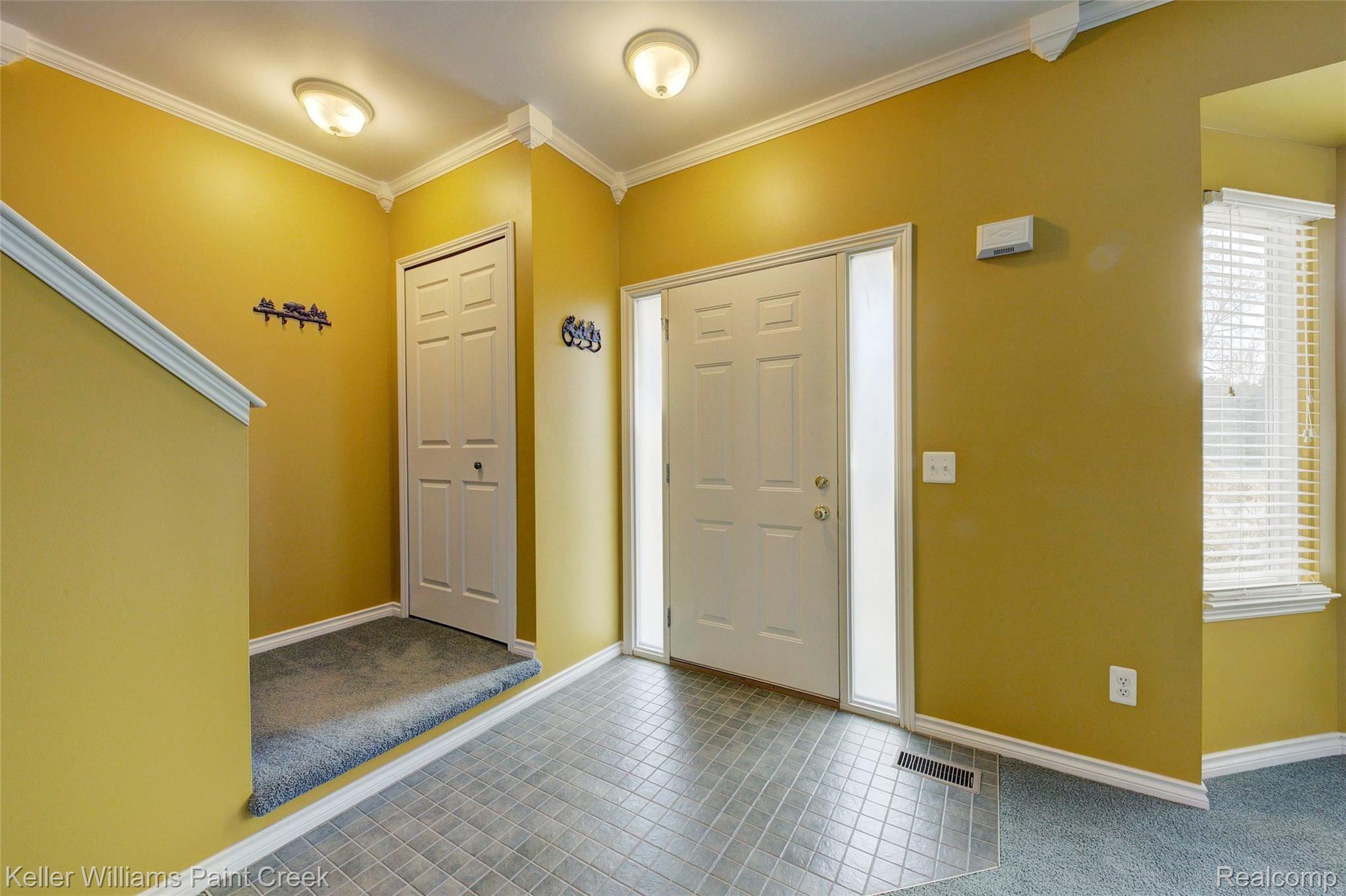 2263 East Maple Road Troy, MI 48083 - Photo 7 of 54 Entry