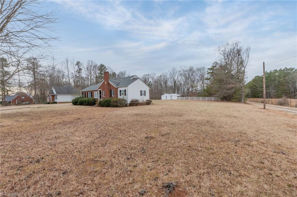 2581 Rowe Road Lexington, NC 27295 - Photo 4 of 27 Gallery Image 4