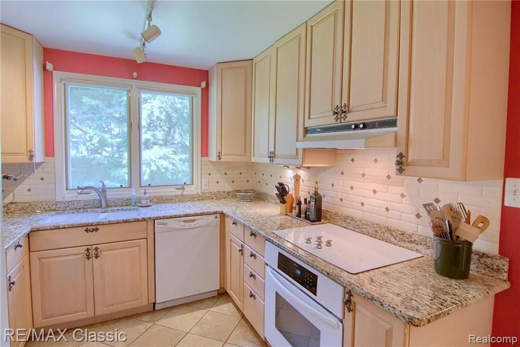 6044 Worlington Road Bloomfield Hills, MI 48301 - Photo 8 of 34