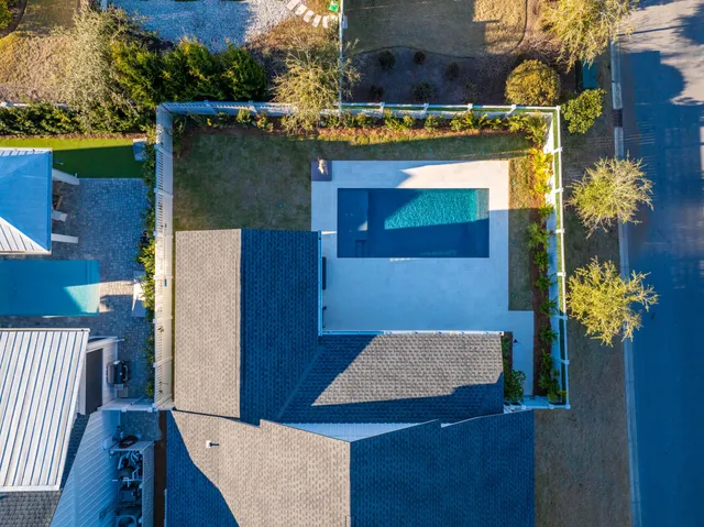a view of entryway and hall