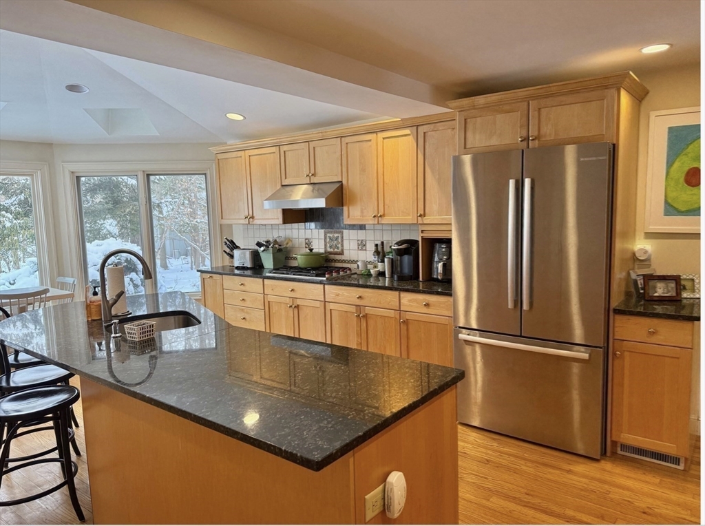 124 Pilgrim Road Wellesley, MA 02481 - Photo 4 of 24