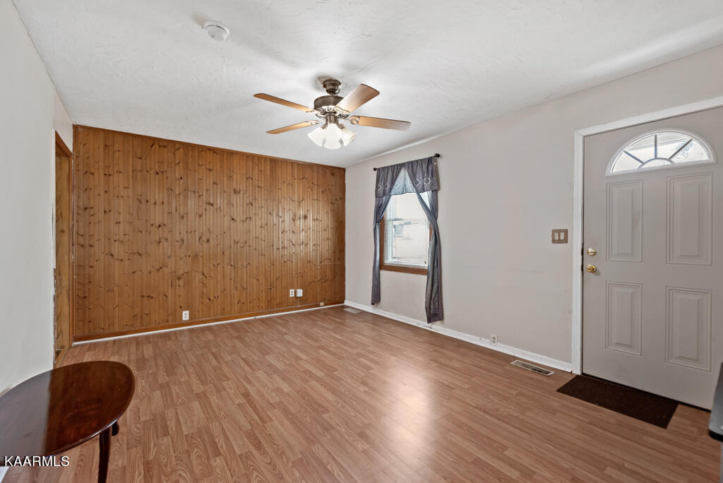 4314 Hayes Road Knoxville, TN 37912 - Photo 3 of 16 Hyns4314 (6)