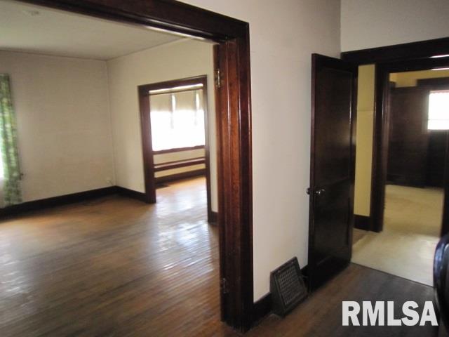 2529 North 3rd Street Clinton, IA 52732 - Photo 6 of 9 Gallery Image 6