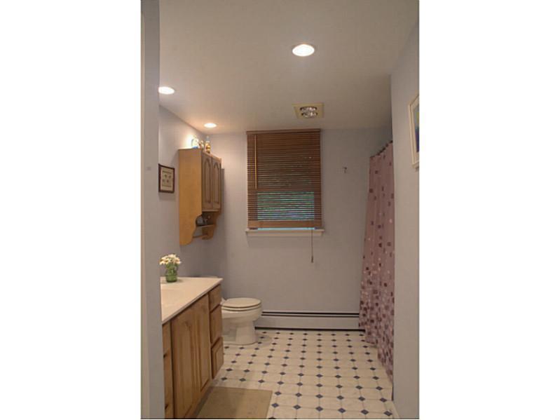15 Trundy Road Cape Elizabeth, ME 04107 - Photo 12 of 23 Bathroom. 1st bath