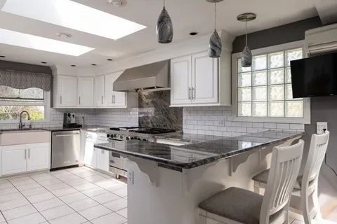 $1,699,000 | 39 Ryder Lane, Marion, MA 02738