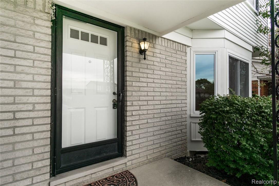 35812 Shell Drive Sterling Heights, MI 48310 - Photo 5 of 33 35812 Shell (5).jpg